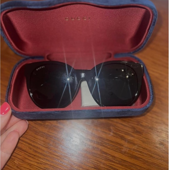 Gucci Black Women's Sunglasses - Picture 3 of 5